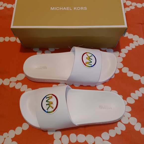 Michael Kors Gilmore Slides - Picture 14 of 14